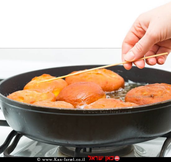 סופגניה מטוגנת בשמן עמוק